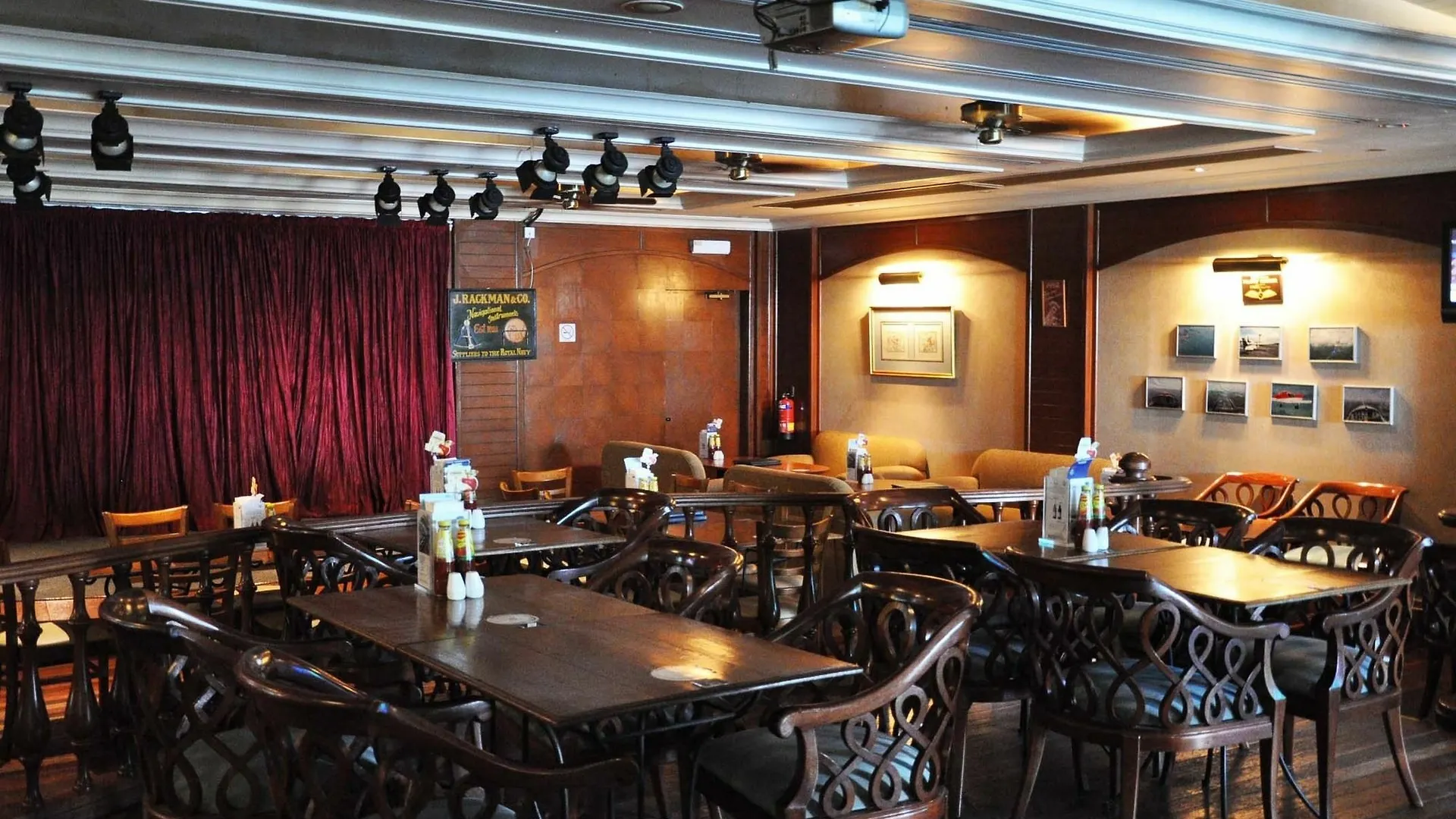 מלון סינגפור Raffles Marina 3*,  סינגפור